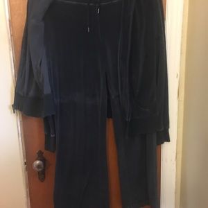 Women’s Reebok jogging suit